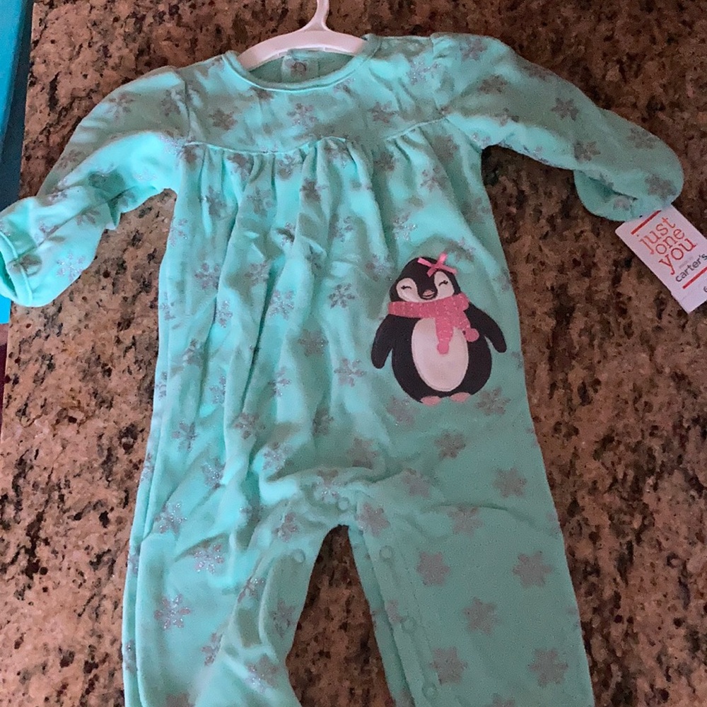 NWT baby girl holiday onesie. Size 6m. Fleece material. Smoke free home.